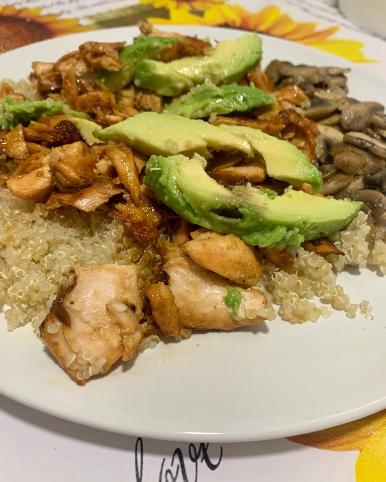 Salmón con quinoa y champiñones Salmón con quinoa y champiñones