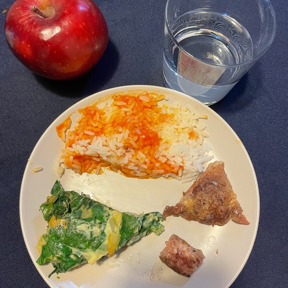 arroz con tortilla de espinaca y carne