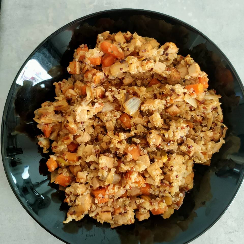 Quinoa con verduras, soja y hummus Quinoa con verduras, soja y hummus