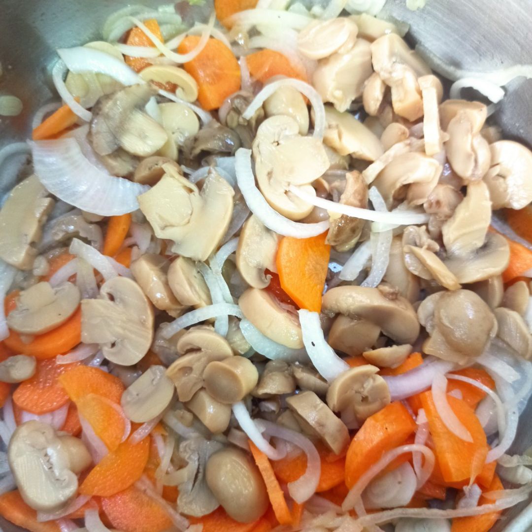 Pollo con verduras y salsa de soja. Paso 2