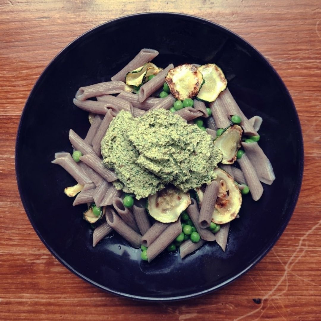 Pasta con pesto vegano Pasta con pesto vegano