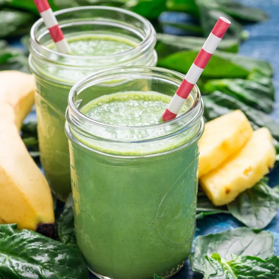 Batido de plátano, espinacas y leche de almendras Batido de plátano, espinacas y leche de almendras