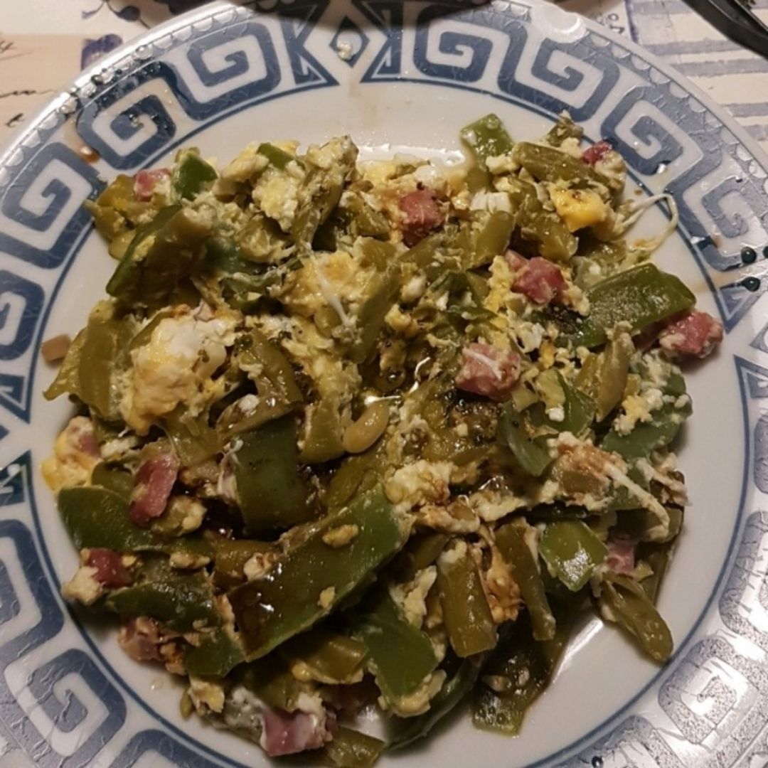 Revuelto de judías verdes con jamón Revuelto de judías verdes con jamón