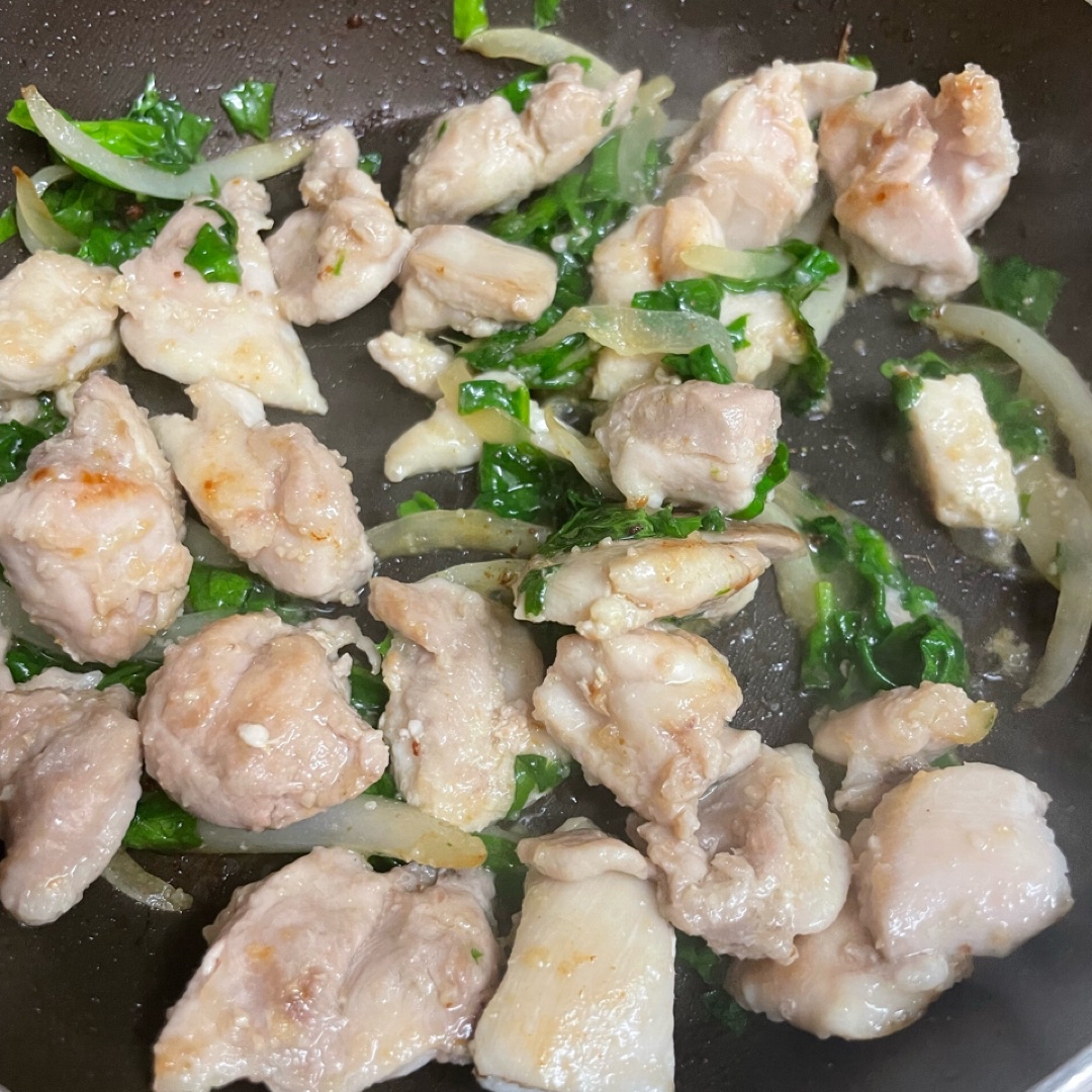 Salteado de pollo con espinaca y quinoa. Paso 1 Salteado de pollo con espinaca y quinoa. Paso 1