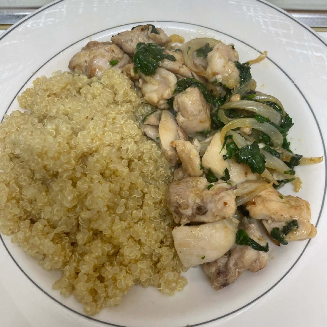 Salteado de pollo con espinaca y quinoa. Paso 2 Salteado de pollo con espinaca y quinoa. Paso 2
