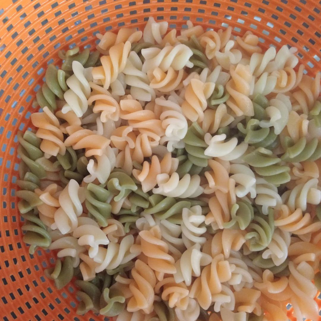 Macarrones con tomate 🍅, pimiento 🫑 y granada  Paso 0