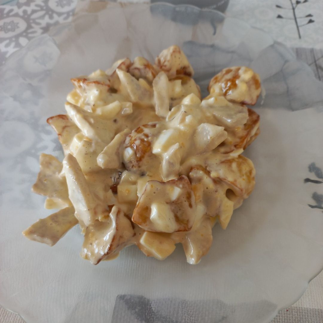Lomo con patatas y huevo duro con mayonesa 