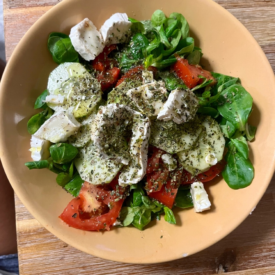 Ensalada de rulo de cabra 326kcal Ensalada de rulo de cabra 326kcal