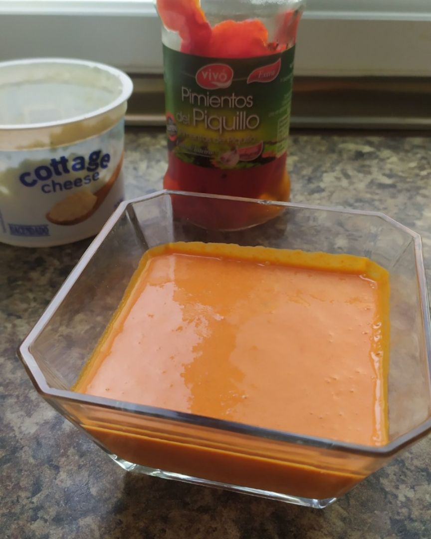 Salsa alta en proteínas de pimiento y queso - 2 ingredientes 