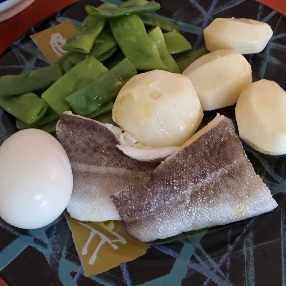 BACALAO CON JUDIAS, PATATA Y HUEVO BACALAO CON JUDIAS, PATATA Y HUEVO