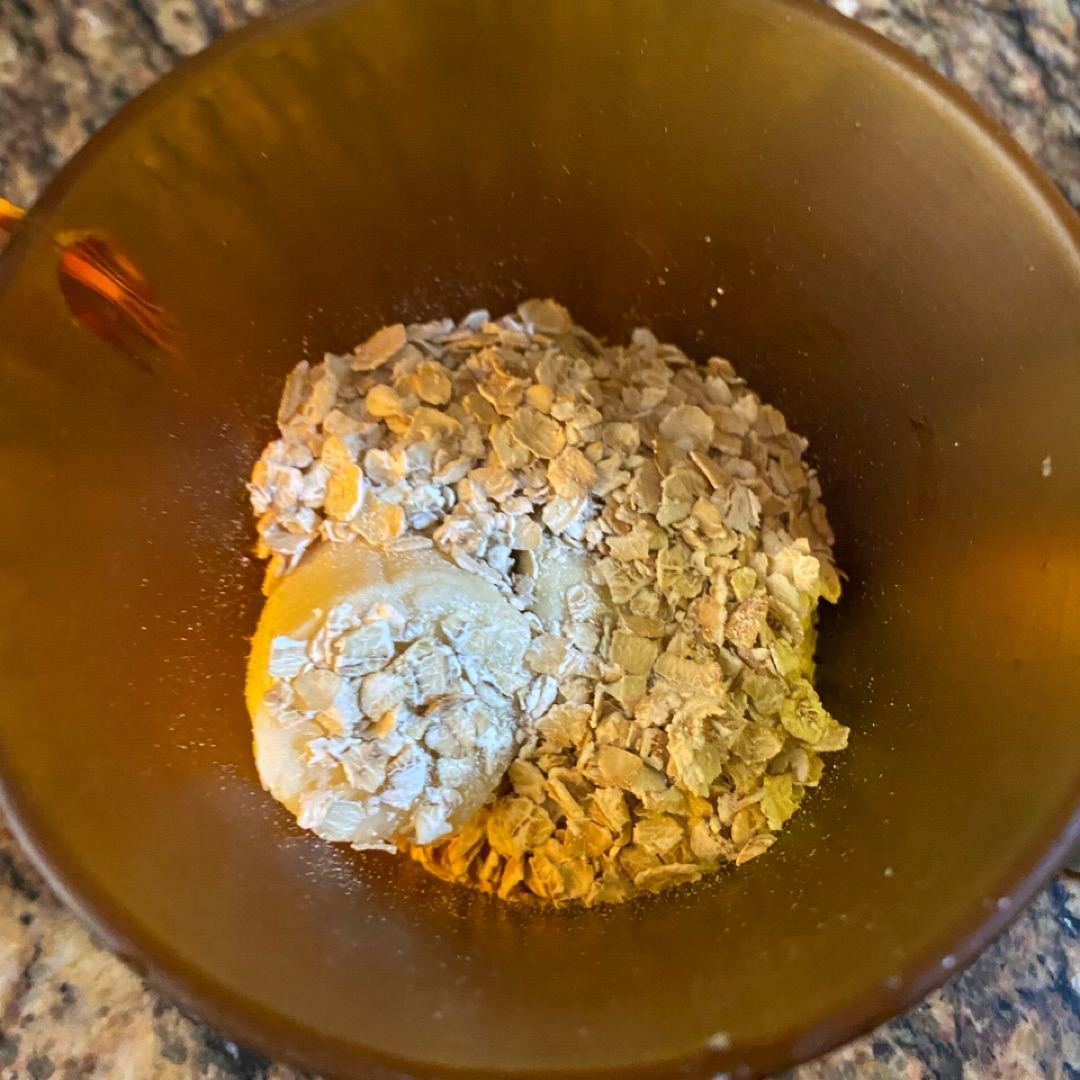 avena instantánea de chocolate al microondas saludable Paso 1 avena instantánea de chocolate al microondas saludable Paso 1