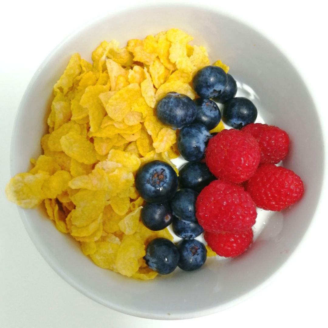 Yogur con cereales y frutos rojos Yogur con cereales y frutos rojos