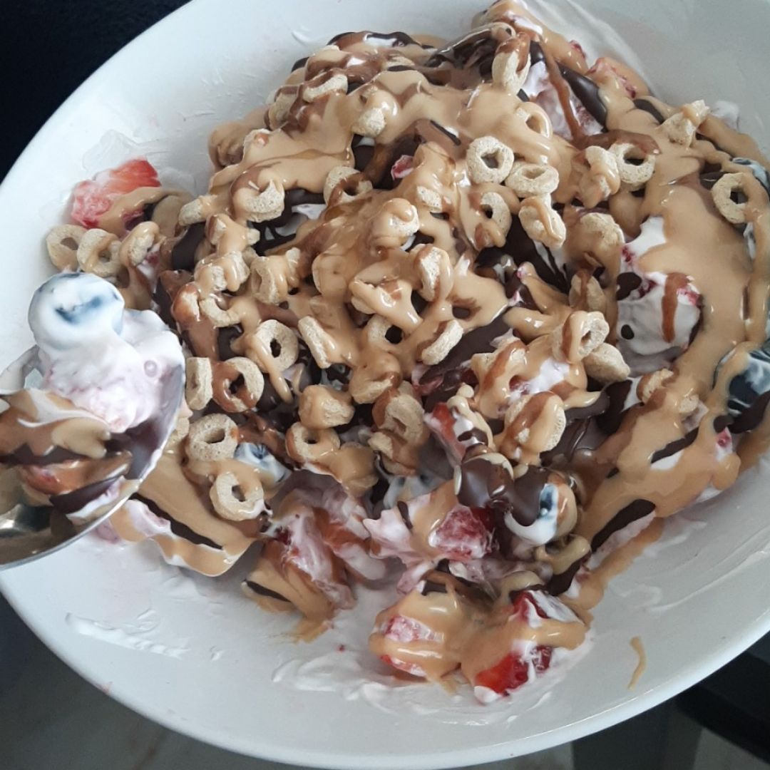 Fresas y arandanos con yogur