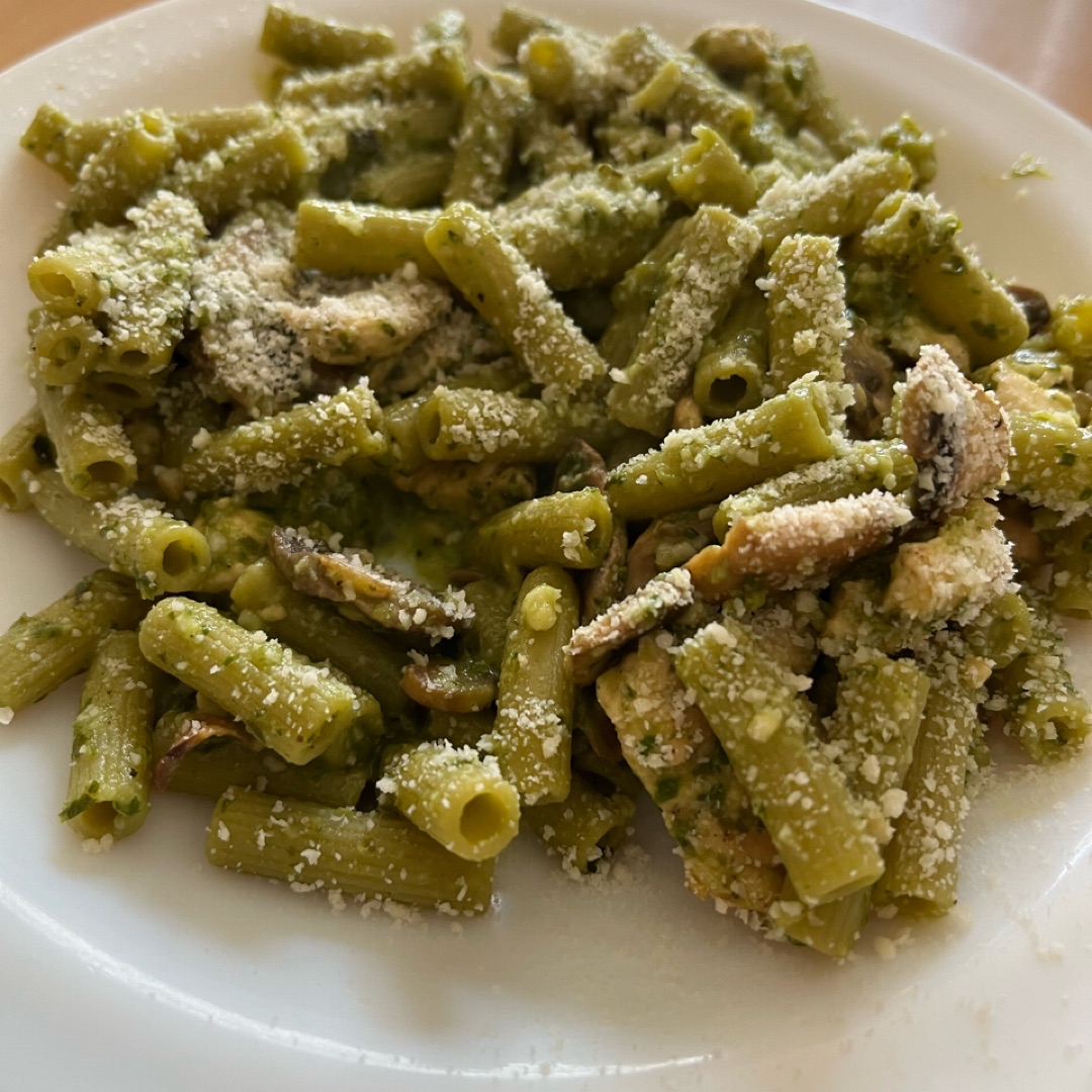 Pasta de guisantes con pesto de edamames Pasta de guisantes con pesto de edamames