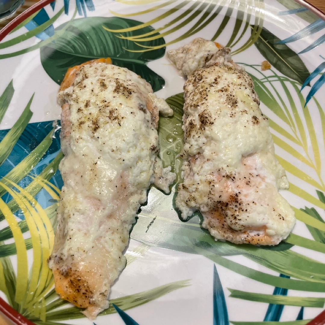 Salmón al horno con mozzarella Salmón al horno con mozzarella