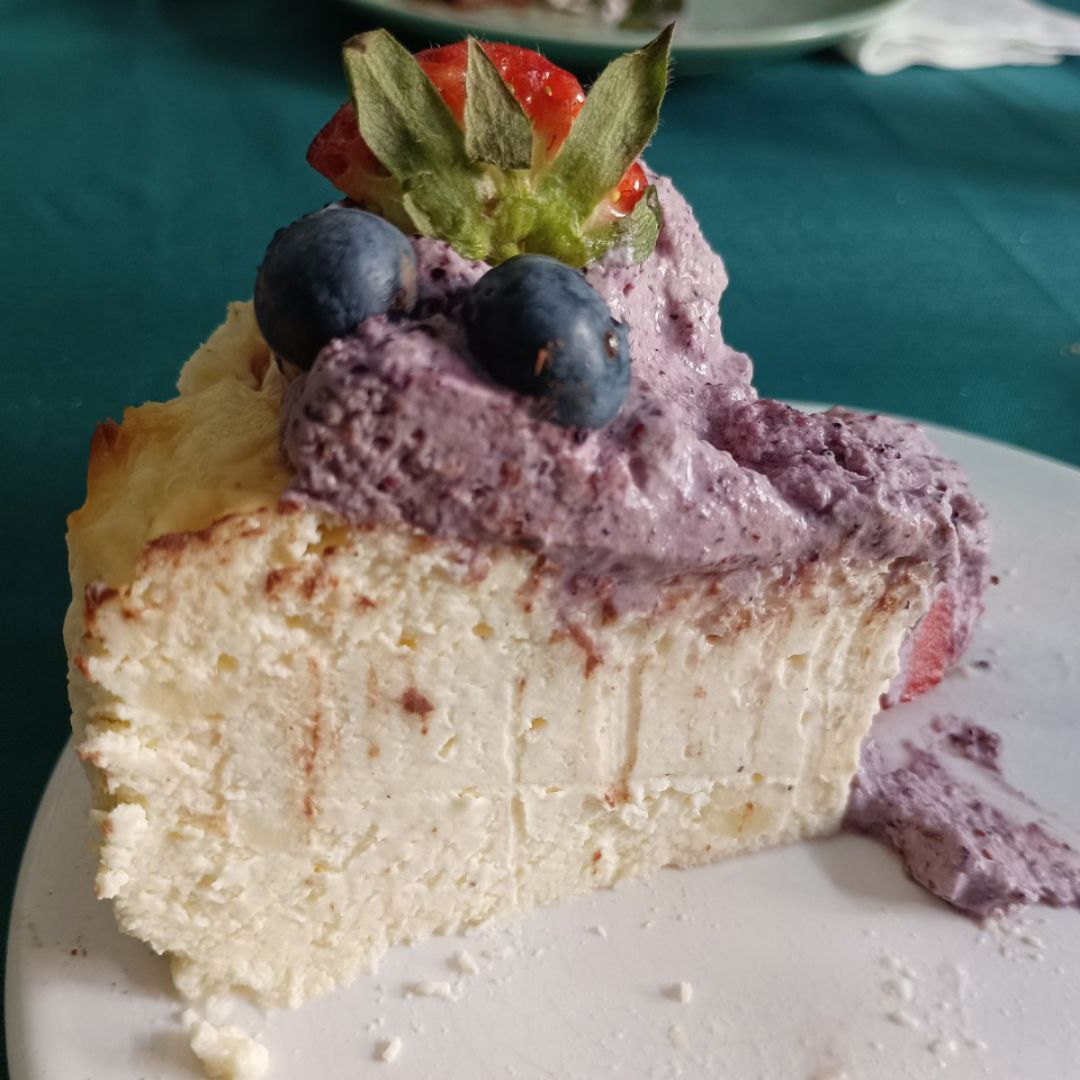 Tarta de Queso con Frosting de Arándano 🧀🍰🫐 Paso 4 Tarta de Queso con Frosting de Arándano 🧀🍰🫐 Paso 4