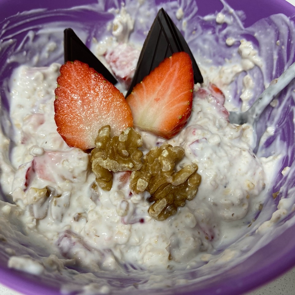 Bol yogur avena y fresas