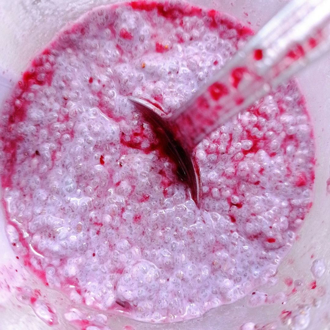 Tarritos de pudin de chía con frutas variadas 🥭🍒🥝🍓🫐 Paso 2