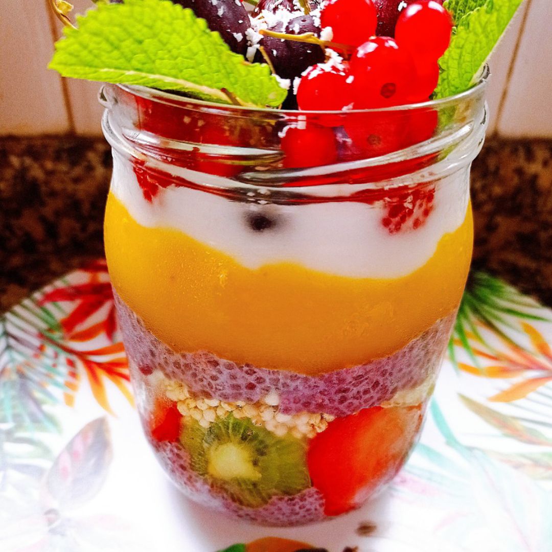 Tarritos de pudin de chía con frutas variadas 🥭🍒🥝🍓🫐 Paso 4