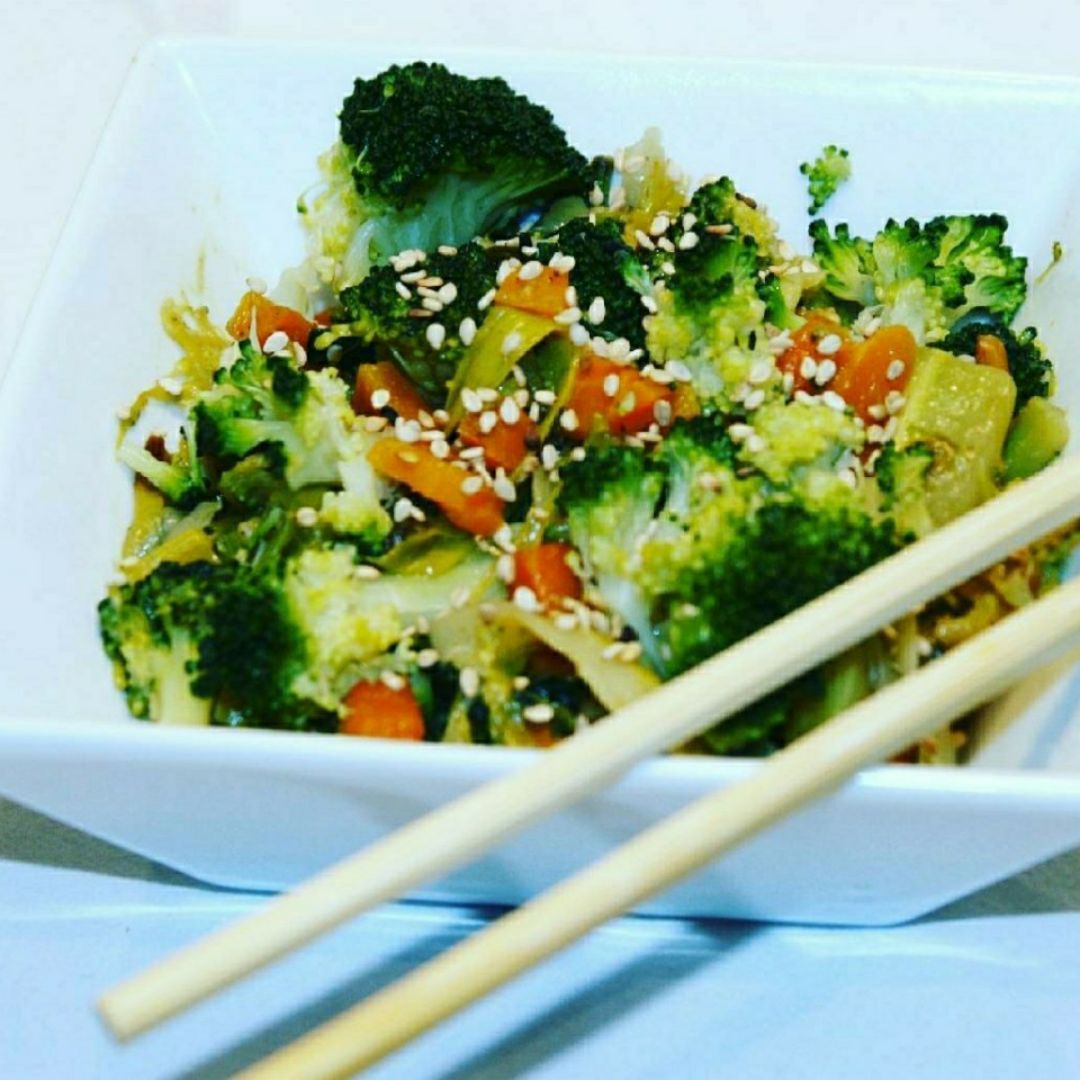 Wok de brocoli, calabacin zanahoria y kale Wok de brocoli, calabacin zanahoria y kale