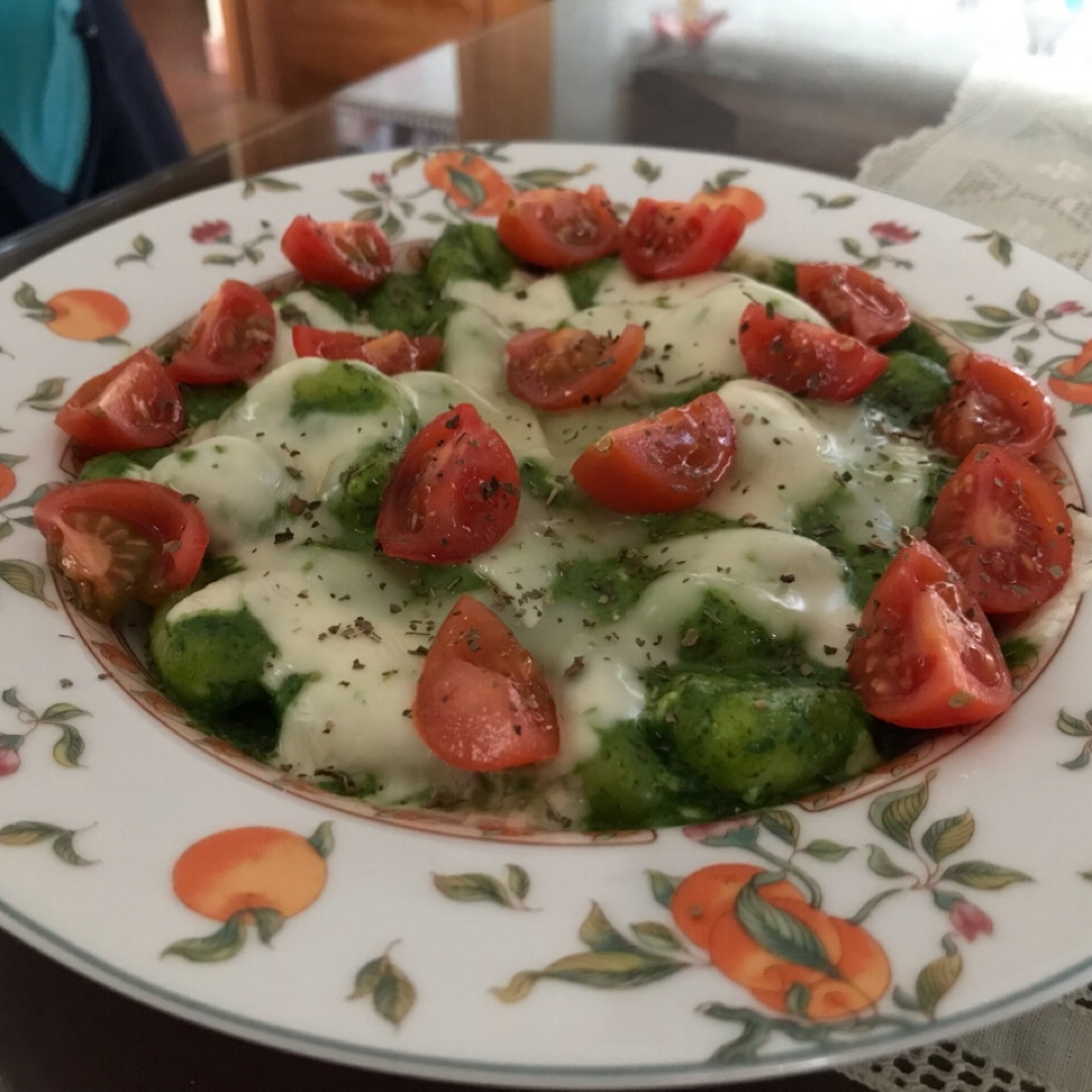 Gnocchi con salsa de espinacas Gnocchi con salsa de espinacas