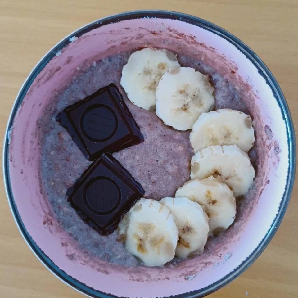 PORRIGDE DE AVENA CON PROTEINA DE CHOCOLATE Y PLATANO