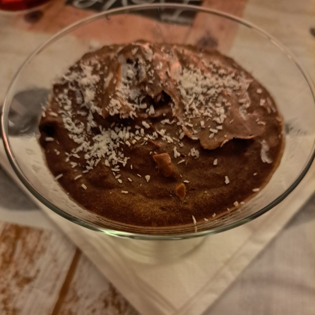 Mousse de chocolate, plátano y aguacate 