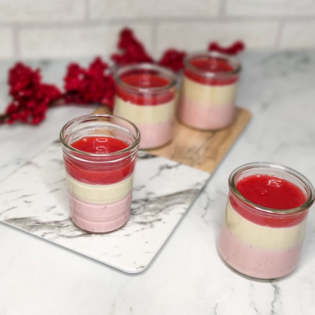 Vasitos de fresa y crema de plátano
