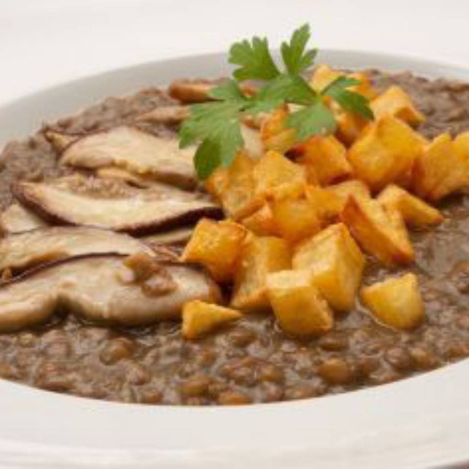 Lentejas con níscalos y patatas Lentejas con níscalos y patatas