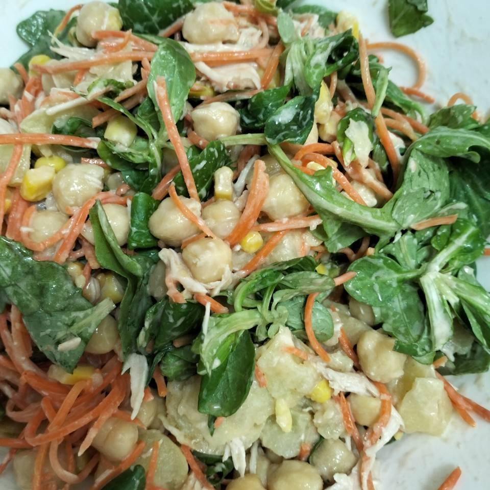 Ensalada completa de garbanzos y patata Ensalada completa de garbanzos y patata
