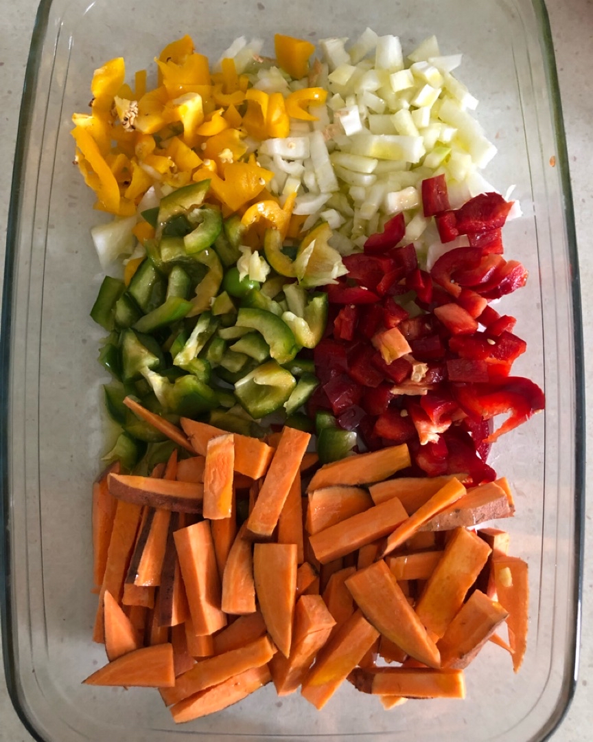🍝 🧀 🌶 🫑 🧅 Pasta de garbanzos con cama de verduras y queso. Paso 1 🍝 🧀 🌶 🫑 🧅 Pasta de garbanzos con cama de verduras y queso. Paso 1