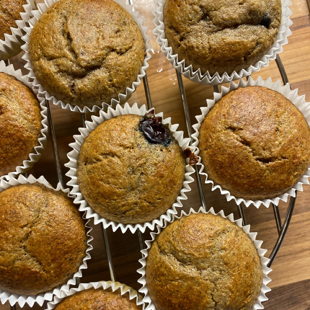Muffins de plátano y arándanos 🧁🫐🍌 Muffins de plátano y arándanos 🧁🫐🍌
