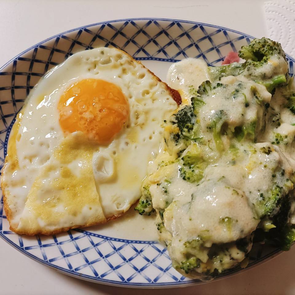 BROCOLI GRATINADO + HUEVO BROCOLI GRATINADO + HUEVO