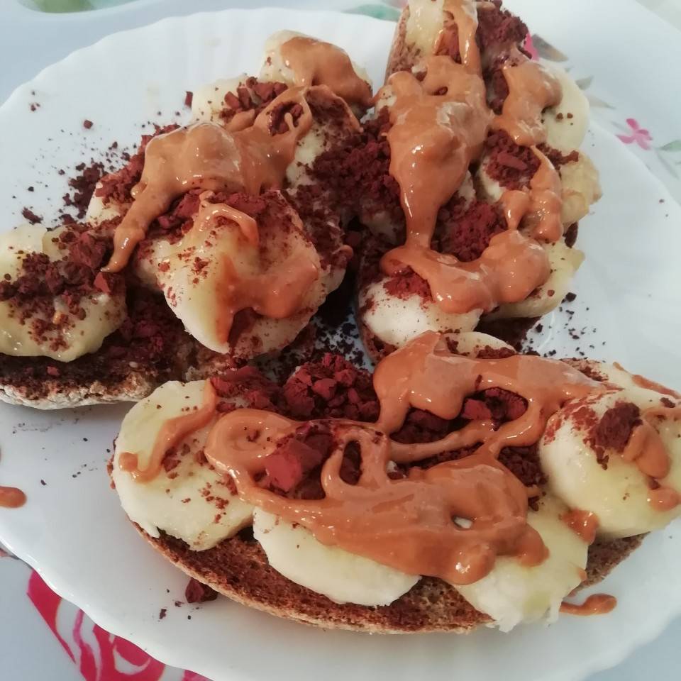 Tostadas de plátano y crema de cacahuete