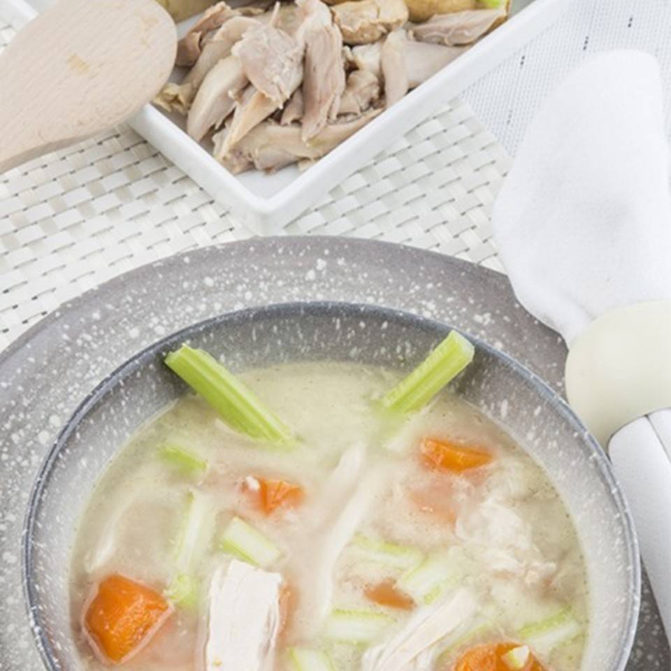 Caldo de pollo y verduras Caldo de pollo y verduras