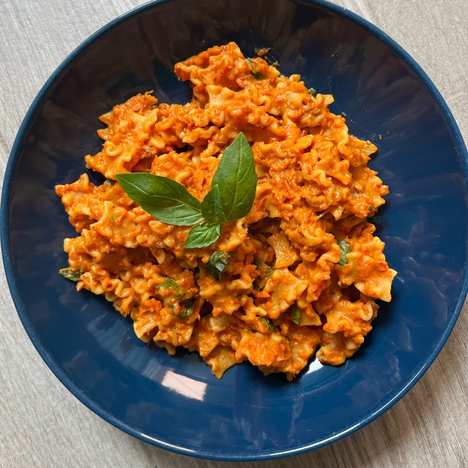 Pasta con salsa de calabaza, pimiento y ricotta Pasta con salsa de calabaza, pimiento y ricotta