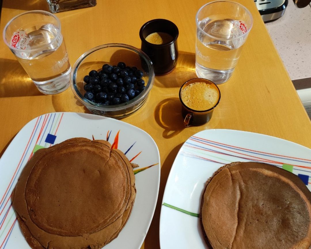 Pancakes proteicos de chocolate Pancakes proteicos de chocolate