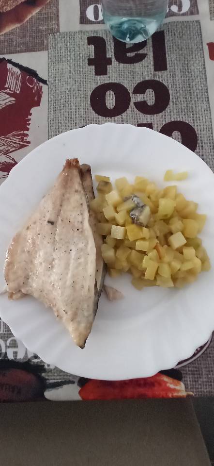 Dorada al horno con calabacín y patata Dorada al horno con calabacín y patata