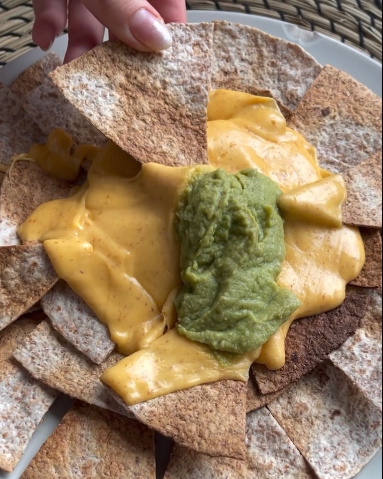 Nachos con cheddar 🧀