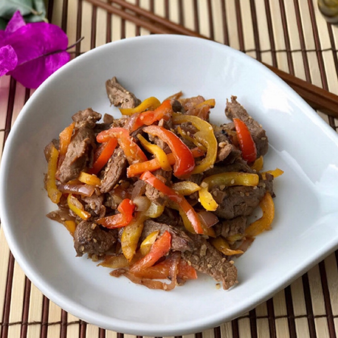 Salteado de ternera con verduras 🥩 🫑 Salteado de ternera con verduras 🥩 🫑