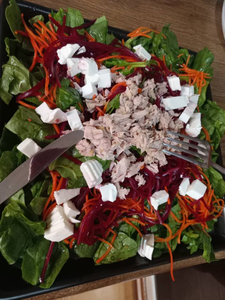 Espinacas con atun zanahoria y remolacha Espinacas con atun zanahoria y remolacha