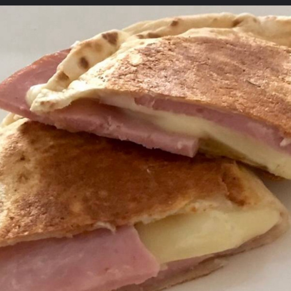 Tortilla jamón y queso Tortilla jamón y queso