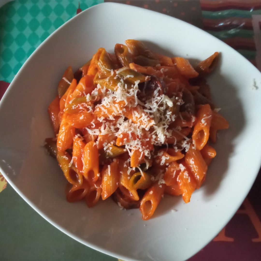 Macarrones con chorizo o con atún Macarrones con chorizo o con atún