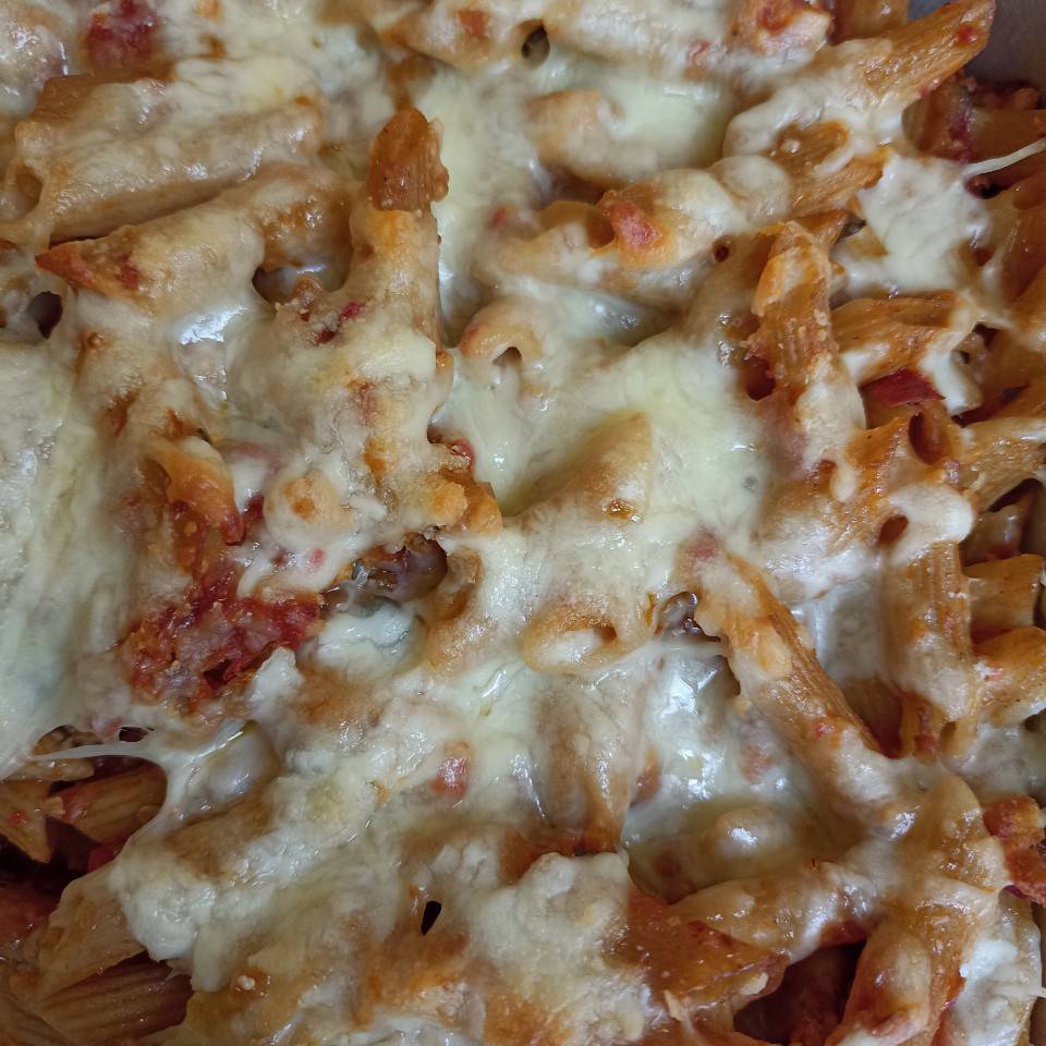 Pasta con pollo y verduras gratinada Pasta con pollo y verduras gratinada