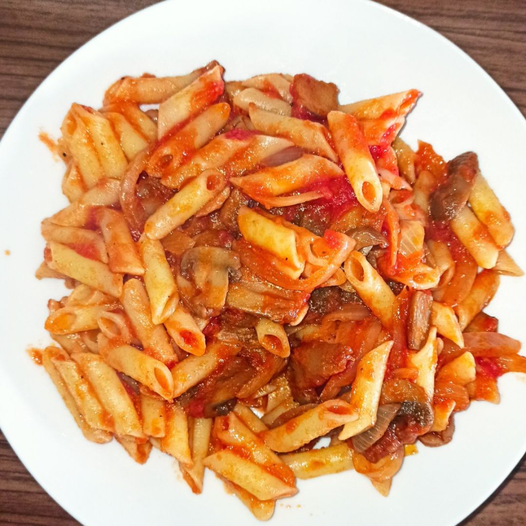Pasta con champiñones y cebolla Pasta con champiñones y cebolla