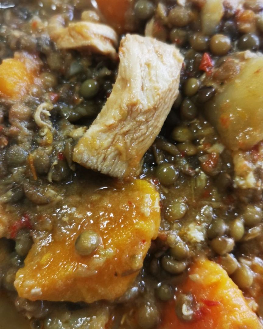 Lentejas con Pollo y verdura Lentejas con Pollo y verdura