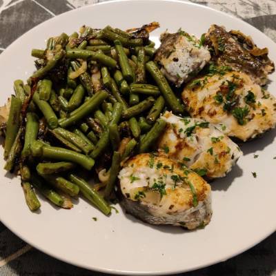 Seehecht mit gegrillten grünen Bohnen