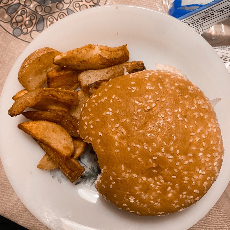 Hamburguesa con patatas deluxe Hamburguesa con patatas deluxe