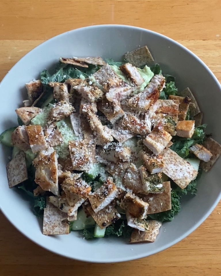 Ensalada de pollo 🍗 y aguacate 🥑 
