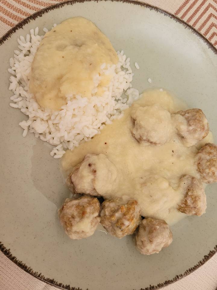 Albóndigas en salsa de manzana Albóndigas en salsa de manzana